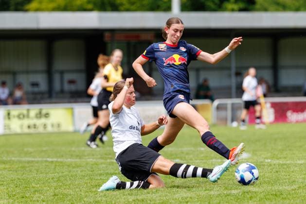 Jana Schuster 6, FFC Wacker München and Greta Spinn 8, FC Red Bull Salzburg at the match FFC Wacker München v FC Red Bull Salzburg, Soccer, Women, Regionalliga Süd, 2025 2026, Test match on 19 07 2025 in Fürstenfeldbruck, Stadion a d Klosterstraße Bayern Germany