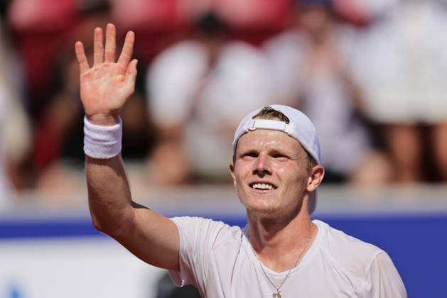 BASTAD, SWEDEN 20250719 Jesper de Jong, Netherlands, thanks the crowd after winning Saturdays mens singles semifinal between Camilo Ugo Carabelli, Argentina, and Jesper de Jong, Netherlands, during the Nordea Open tennis tournament in Bastad BASTAD SWEDEN x9200x  Copyright: xBjörnxLarssonxRosvall TTx NORDEA OPEN 2025