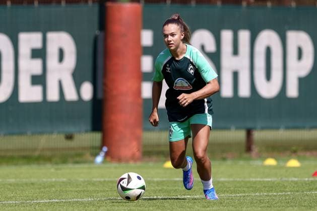 Maja Sternad SV Werder Bremen, 11 during a training exercise, 19 07 2025, Bremen Germany , Soccer, Google Pixel Women Bundesliga, Training SV Werder Bremen xobx