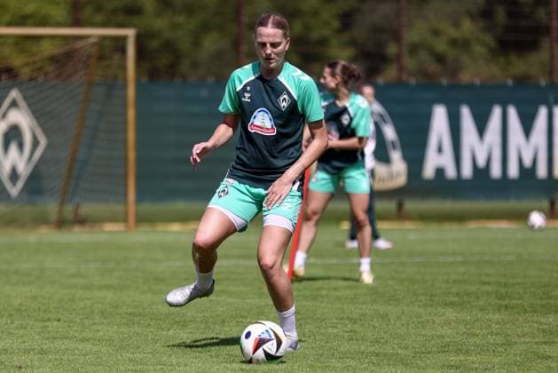 Lina Hausicke SV Werder Bremen, 18 during a training exercise, 19 07 2025, Bremen Germany , Soccer, Google Pixel Women Bundesliga, Training SV Werder Bremen xobx