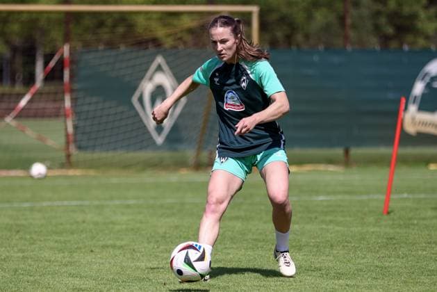 Michaela Brandenburg SV Werder Bremen, 14 during a training exercise, 19 07 2025, Bremen Germany , Soccer, Google Pixel Women Bundesliga, Training SV Werder Bremen xobx