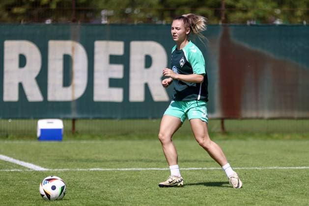 Michelle Weiß SV Werder Bremen, 15 during a training exercise, 19 07 2025, Bremen Germany , Soccer, Google Pixel Women Bundesliga, Training SV Werder Bremen xobx