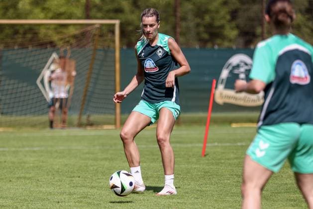 Medina Desic SV Werder Bremen, 9 during a training exercise, 19 07 2025, Bremen Germany , Soccer, Google Pixel Women Bundesliga, Training SV Werder Bremen xobx