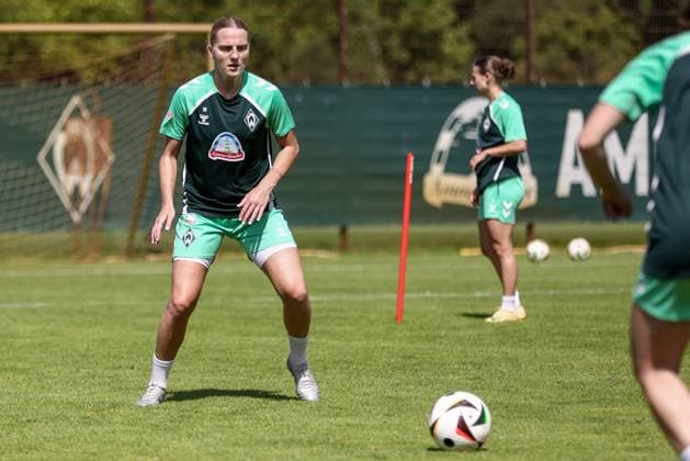Lina Hausicke SV Werder Bremen, 18 during a training exercise, 19 07 2025, Bremen Germany , Soccer, Google Pixel Women Bundesliga, Training SV Werder Bremen xobx