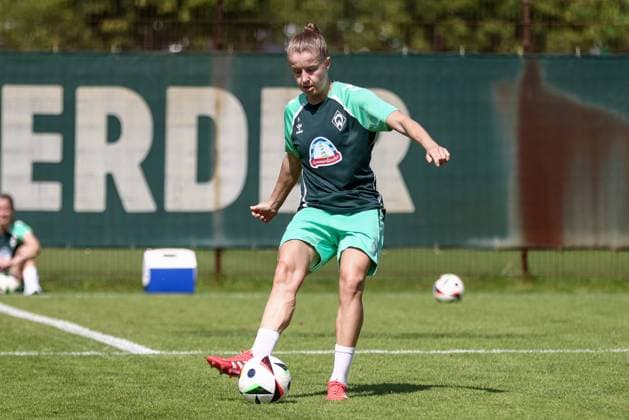 Michelle Ulbrich SV Werder Bremen, 5 during a training exercise, 19 07 2025, Bremen Germany , Soccer, Google Pixel Women Bundesliga, Training SV Werder Bremen xobx