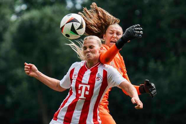 Sport Bilder des Tages Testspiel: 1.FC Köln- OH Leuven; 19.07.2025 Julia Schiffarth (1. FC Köln, 22) im Zweikampf mit Juliette Demol (OH Leuven Women, 12) beim Testspiel: 1.FC Köln- OH Leuven; Köln, Geißbockheim am 19.07.2025 *** Test match 1 FC Köln OH Leuven 19 07 2025 Julia Schiffarth 1 FC Köln, 22 in a duel with Juliette Demol OH Leuven Women, 12 during the test match 1 FC Köln OH Leuven Köln, Geißbockheim on 19 07 2025 Copyright: xBEAUTIFULxSPORTS Freisenx