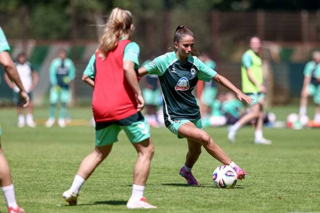 Amira Dahl SV Werder Bremen, 17 during a training exercise, 19 07 2025, Bremen Germany , Soccer, Google Pixel Women Bundesliga, Training SV Werder Bremen xobx