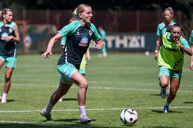 Lina Hausicke SV Werder Bremen, 18 during a training exercise, 19 07 2025, Bremen Germany , Soccer, Google Pixel Women Bundesliga, Training SV Werder Bremen xobx