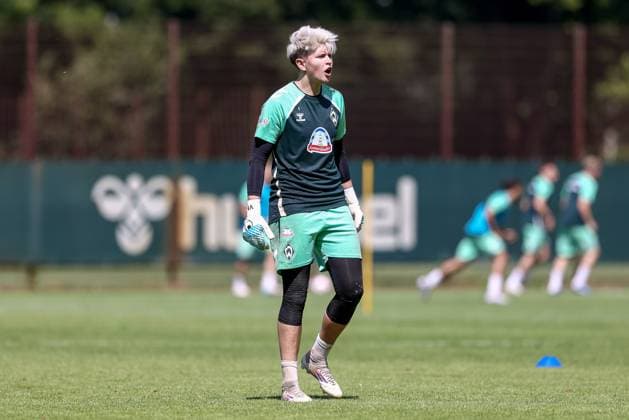 Vanessa Fischer Goalkeeper, Goalkeeper, SV Werder Bremen, 30 calls, yells, screams, gives instructions, 19 07 2025, Bremen Germany , Football, Google Pixel Womens Bundesliga, Training SV Werder Bremen xobx