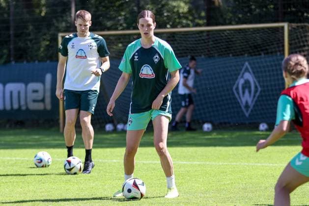 Lara Schmidt SV Werder Bremen, 24 during a training exercise, 19 07 2025, Bremen Germany , Soccer, Google Pixel Women Bundesliga, Training SV Werder Bremen xobx