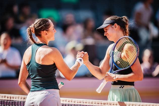 Tennis Women MSC Hamburg Ladies Open WTA 250 Anna Bondar HUN vs Kaja Juvan SVN 19 07 2025 v l Kaja Juvan and Anna Bondar handshake after the match Hamburg Tennisstadion am Rothenbaum Hamburg Germany