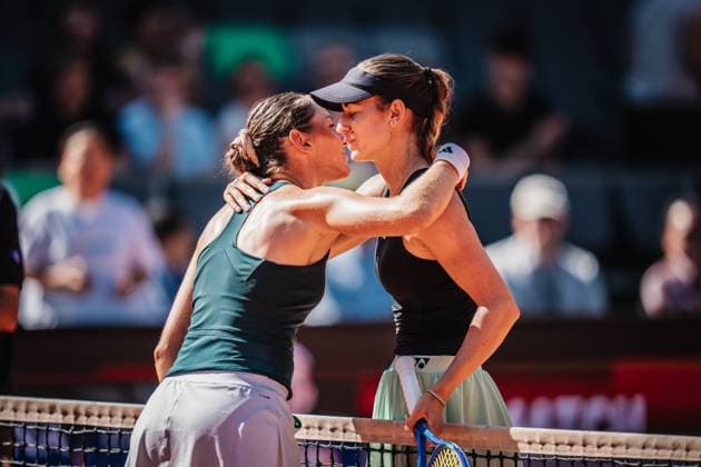Tennis Women MSC Hamburg Ladies Open WTA 250 Anna Bondar HUN vs Kaja Juvan SVN 19 07 2025 v l Kaja Juvan and Anna Bondar hugging after the match Hamburg Tennisstadion am Rothenbaum Hamburg Germany
