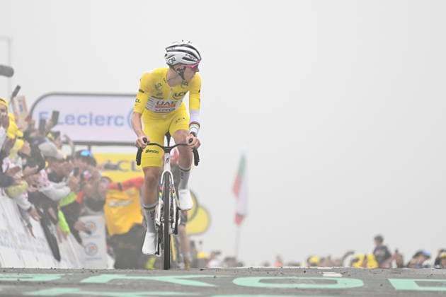 Sport Bilder des Tages Tour de France 2025 Stage 14 LUCHON SUPERBAGNERES, FRANCE - JULY 19 : Pogacar Tadej (SLO) of UAE Team Emirates - XRG at the finish line during stage 14 of the 112th edition of Tour de France an UCI World Tour 2.UWT cycling road race stage for Men Elite of 183 km with start in Pau and finish in Luchon Superbagneres on July 19, 2025 in Luchon Superbagneres, France, 19 07 2025 ( Motordriver Kenny Verfaillie - Luchon Superbagneres France  Copyright: xJanxDexMeuleneirx
