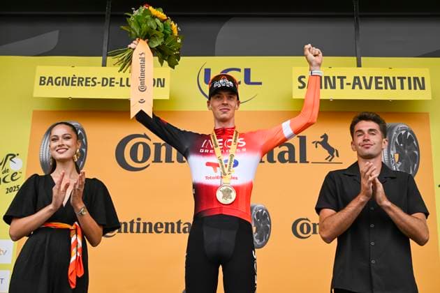 Tour de France 2025 Stage 14 LUCHON SUPERBAGNERES, FRANCE - JULY 19 : Arensman Thymen (NED) of INEOS Grenadiers on the podium during stage 14 of the 112th edition of Tour de France an UCI World Tour 2.UWT cycling road race stage for Men Elite of 183 km with start in Pau and finish in Luchon Superbagneres on July 19, 2025 in Luchon Superbagneres, France, 19 07 2025 ( Motordriver Kenny Verfaillie - Luchon Superbagneres France  Copyright: xJanxDexMeuleneirx
