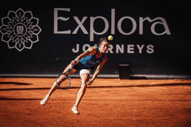 Tennis Women MSC Hamburg Ladies Open WTA 250 Lois Boisson FRA vs Dajana Jastremska UKR 19 07 2025 Lois Boisson serving Hamburg Tennisstadion am Rothenbaum Hamburg Germany