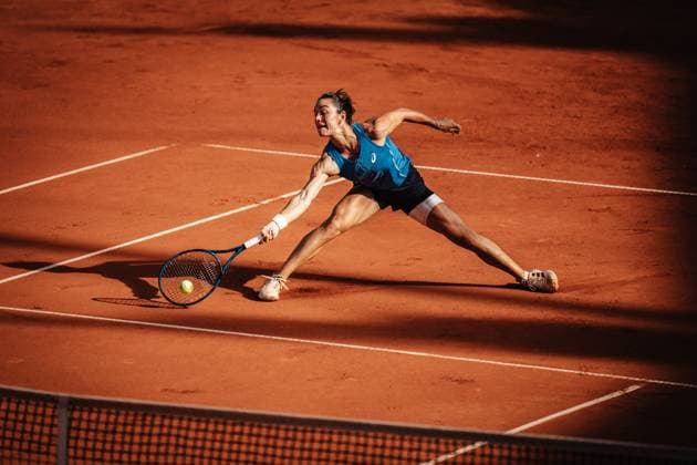 Tennis Women MSC Hamburg Ladies Open WTA 250 Lois Boisson FRA vs Dajana Jastremska UKR 19 07 2025 Lois Boisson stretches for the ball Hamburg Tennisstadion am Rothenbaum Hamburg Germany