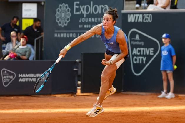 GER, Hamburg, xFSx, ATP250 Womens Tennis Tournament , MSC Hamburg Ladies Open 2025 , Semifinals ,19 07 2025 v l Lois Boisson FRA makes a serve Copyright: HMBxMedia FernandoxSoares