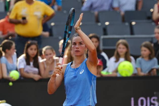 GER, Hamburg, xFSx, ATP250 Womens Tennis Tournament , MSC Hamburg Ladies Open 2025 , Semifinals ,19 07 2025 v l Lois Boisson FRA thanks the fans after her win against Dayana Yastremska UKR Copyright: HMBxMedia FernandoxSoares
