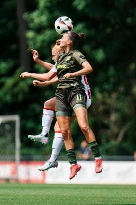Test match 1 FC Köln OH Leuven 19 07 2025 Laura Vogt 1 FC Köln, 8 in a header duel with Ioanna Papatheodorou OH Leuven Women, 11 during the test match 1 FC Köln OH Leuven Köln, Geißbockheim on 19 07 2025 Copyright: xBEAUTIFULxSPORTS Freisenx