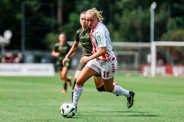 Test match 1 FC Köln OH Leuven 19 07 2025 Pauline Bremer 1 FC Köln, 11 on the ball at the test match 1 FC Köln OH Leuven Köln, Geißbockheim Köln on 19 07 2025 Copyright: xBEAUTIFULxSPORTS Freisenx