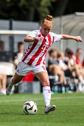 Test match 1 FC Köln OH Leuven 19 07 2025 Laura Vogt 1 FC Köln, 8 on the ball at the test match 1 FC Köln OH Leuven Köln, Geißbockheim Köln on 19 07 2025 Copyright: xBEAUTIFULxSPORTS Freisenx