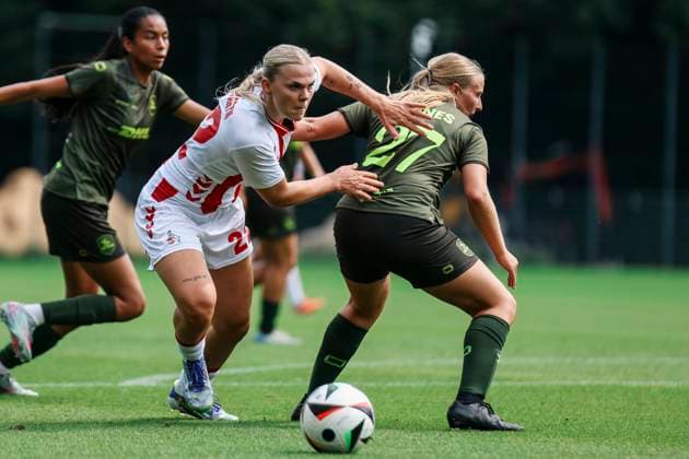 Test match 1 FC Köln OH Leuven 19 07 2025 Julia Schiffarth 1 FC Köln, 22 in a duel with Alixe Bosteels OH Leuven Women, 27 during the test match 1 FC Köln OH Leuven Köln, Geißbockheim on 19 07 2025 Copyright: xBEAUTIFULxSPORTS Freisenx
