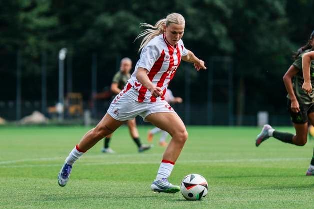Test match 1 FC Köln OH Leuven 19 07 2025 Julia Schiffarth 1 FC Köln, 22 on the ball during the test match 1 FC Köln OH Leuven Cologne, Geißbockheim Cologne on 19 07 2025 Copyright: xBEAUTIFULxSPORTS Freisenx