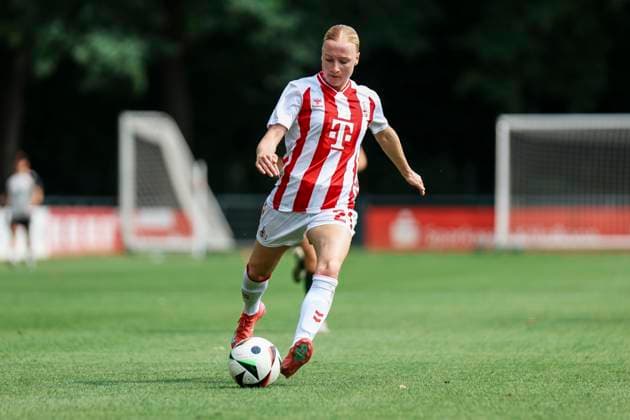 Test match 1 FC Köln OH Leuven 19 07 2025 Anna Gerhardt 1 FC Köln, 21 on the ball during the test match 1 FC Köln OH Leuven Köln, Geißbockheim Köln on 19 07 2025 Copyright: xBEAUTIFULxSPORTS Freisenx