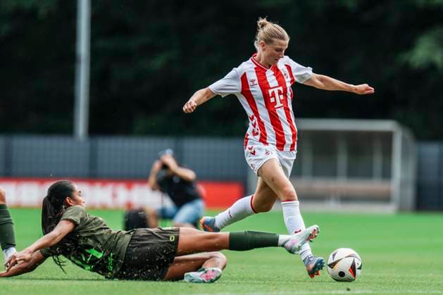 Test match 1 FC Köln OH Leuven 19 07 2025 Anna Lena Stolze 1 FC Köln, 7 on the ball at the test match 1 FC Köln OH Leuven Köln, Geißbockheim Köln on 19 07 2025 Copyright: xBEAUTIFULxSPORTS Freisenx