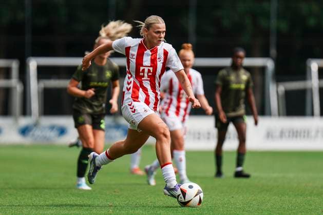 Test match 1 FC Köln OH Leuven 19 07 2025 Julia Schiffarth 1 FC Köln, 22 on the ball during the test match 1 FC Köln OH Leuven Cologne, Geißbockheim Cologne on 19 07 2025 Copyright: xBEAUTIFULxSPORTS Freisenx