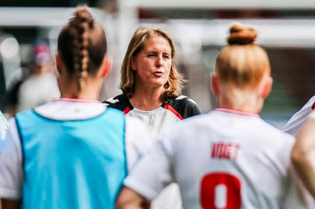 Test match 1 FC Köln OH Leuven 19 07 2025 Britta Carlson 1 FC Köln, head coach at the test match 1 FC Köln OH Leuven Cologne, Geißbockheim on 19 07 2025 Copyright: xBEAUTIFULxSPORTS Freisenx