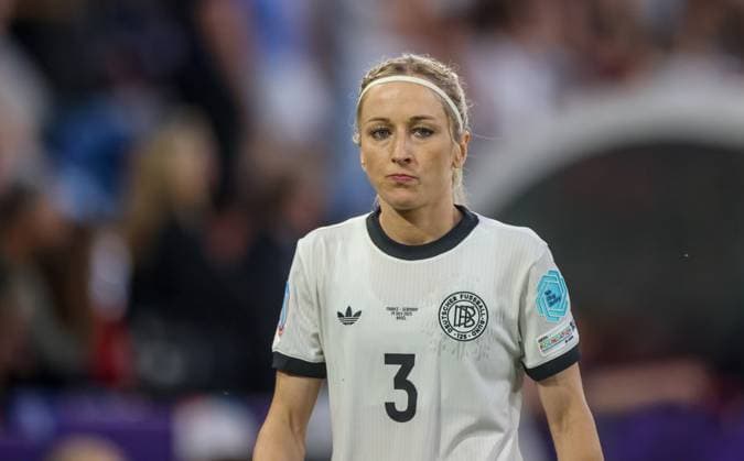 Football, Kathrin Hendrich banned for one match for hair pulling, archive pictures