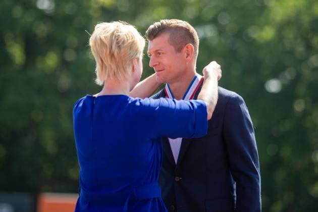 Minister President Manuela Schwesig awards Toni Kroos the Order of Merit of the State of Mecklenburg-Vorpommern GER, award, Order of Merit, Toni Kroos, foundation, honor, Greifswald, Mecklenburg-Vorpommern