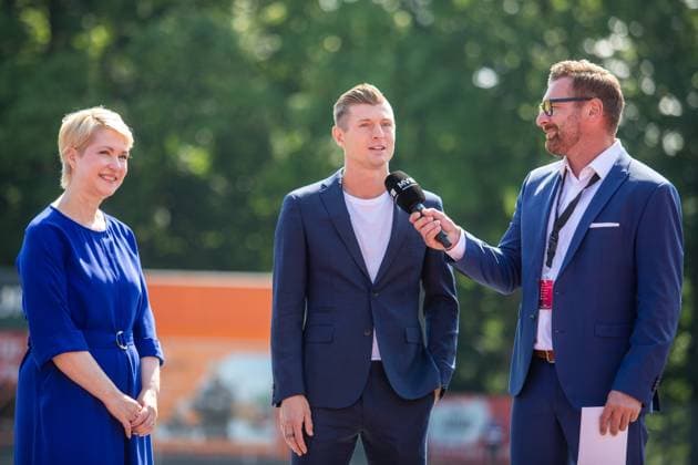 Minister President Manuela Schwesig, Toni Kroos and presenter Andreas Kuhlage at the award ceremony for the Order of Merit of the State of Mecklenburg-Vorpommern GER, award ceremony, Order of Merit, Toni Kroos, foundation, honor, Greifswald, Mecklenburg-Vorpommern