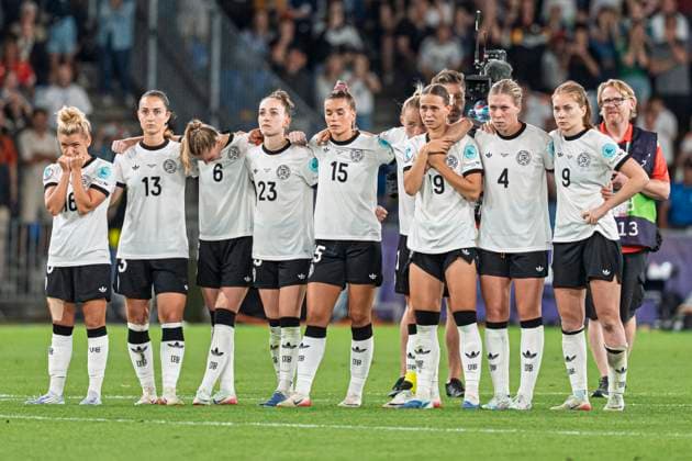 Basel, Switzerland, July 19th 2025 Players of Germany during the penalty shootout during the UEFA Womens EURO 2025 Quarter-Final match between France and Germany at St. Jakob-Park in Basel, Switzerland. (Priscila Bütler SPP) Copyright: xPriscilaxBütlerx xSPPx spp-en-PrBSp-DSC09787
