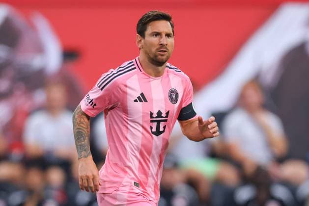 HARRISON, NJ - JULY 19: Lionel Messi 10 of Inter Miami during the first half of the game against the New York Red Bulls on July 19, 2025 at Sports Illustrated Stadium in Harrison, New Jersey. Photo by Rich Graessle Icon Sportswire) SOCCER: JUL 19 MLS, Fussball Herren, USA New York Red Bulls vs Inter Miami CF EDITORIAL USE ONLY Icon25071913888