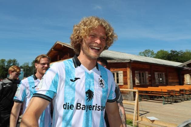 Football, Men, 3 Liga, Season 2025 2026, TSV 1860 Munich, Fanfest, Grünwalder Strasse 114 Jesper Verlaat TSV 1860 Munich in a good mood, grinning, laughing