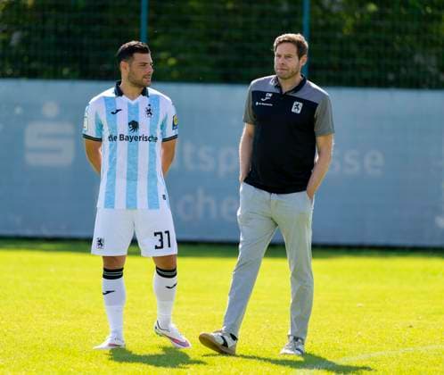 20 07 2025, Football 3 Liga 2025 2026, 25 Matchday, TSV 1860 Munich Training at Grünwalder Strasse Munich, from left Kevin Volland TSV 1860 Munich with Managing Director Sport Dr Christian Werner 1860 Munich