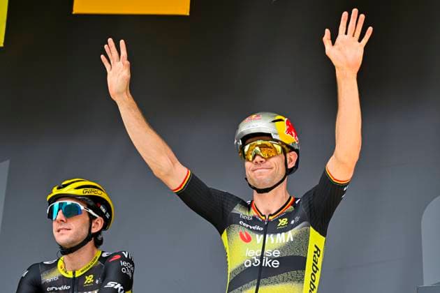 Tour de France 2025 Stage 15 CARCASSONNE, FRANCE - JULY 20 : Van Aert Wout (BEL) of Team Visma - Lease a Bike on stage before the start of the race during stage 15 of the 112th edition of Tour de France an UCI World Tour 2.UWT cycling road race stage for Men Elite of 169 km with start in Muret and finish in Carcassonne on July 20, 2025 in Carcassonne, France, 20 07 2025 ( Motordriver Kenny Verfaillie - Carcassonne France  Copyright: xJanxDexMeuleneirx