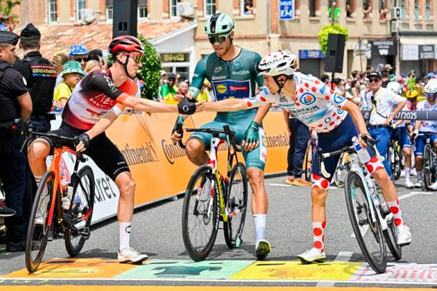 Tour de France 2025 Stage 15 CARCASSONNE, FRANCE - JULY 20 : Martinez Lenny (FRA) of Bahrain - Victorious, Milan Jonathan (BEL) of Lidl - Trek, Arensman Thymen (NED) of INEOS Grenadiers at the start line during stage 15 of the 112th edition of Tour de France an UCI World Tour 2.UWT cycling road race stage for Men Elite of 169 km with start in Muret and finish in Carcassonne on July 20, 2025 in Carcassonne, France, 20 07 2025 ( Motordriver Kenny Verfaillie - Carcassonne France  Copyright: xJanxDexMeuleneirx