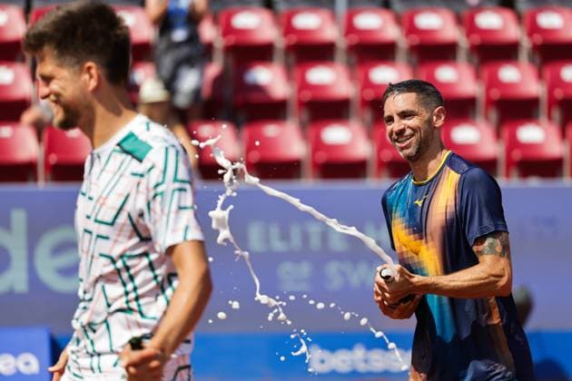 Sander Arends, Netherlands, left and Guido Andreozzi, Argentina, right celebrate the win of the men s doubles final on Sunday where they faced Adam Pavlasek, Czech Republic, and Jan Zielinski, Poland, during the Nordea Open tennis tournament in Bastad, Sweden on the 20th of July 2025 BASTAD SWEDEN x9200x  Copyright: xBjörnxLarssonxRosvall TTx NORDEA OPEN 2025 FINAL DOUBLES