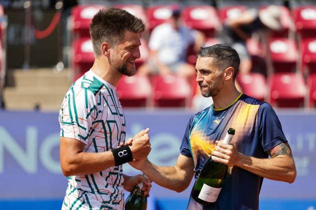 Sander Arends, Netherlands, left and Guido Andreozzi, Argentina, right celebrate the win of the men s doubles final on Sunday where they faced Adam Pavlasek, Czech Republic, and Jan Zielinski, Poland, during the Nordea Open tennis tournament in Bastad, Sweden on the 20th of July 2025 BASTAD SWEDEN x9200x  Copyright: xBjörnxLarssonxRosvall TTx NORDEA OPEN 2025 FINAL DOUBLES