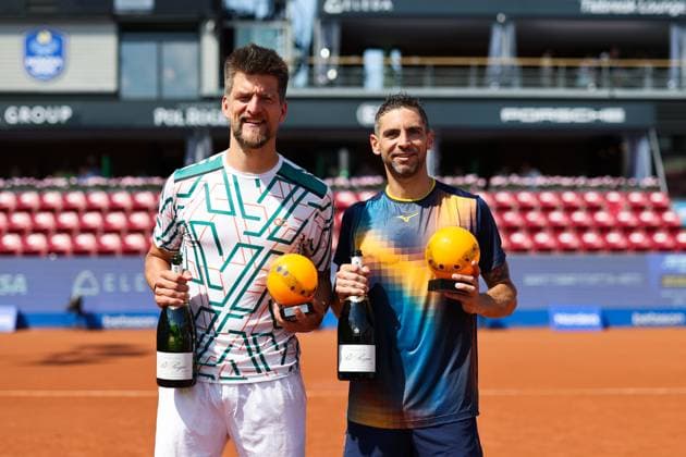 Sander Arends, Netherlands, left and Guido Andreozzi, Argentina, right celebrate the win of the men s doubles final on Sunday where they faced Adam Pavlasek, Czech Republic, and Jan Zielinski, Poland, during the Nordea Open tennis tournament in Bastad, Sweden on the 20th of July 2025 BASTAD SWEDEN x9200x  Copyright: xBjörnxLarssonxRosvall TTx NORDEA OPEN 2025 FINAL DOUBLES