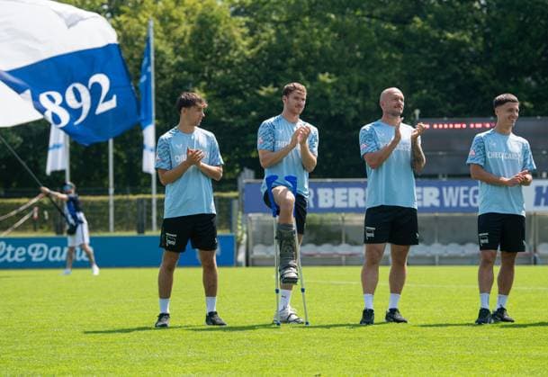 Soccer, Hertha BSC, Season 2025 26, Season opening, Presentation of the professionals, f l Tim Hoffmann Hertha BSC , Pascal Klemens Hertha BSC with crutches, Toni Leistner Hertha BSC , Dion Ajvazi Hertha BSC , 20 07 2025, Copyright: xSebastianxRäppold MatthiasxKochx