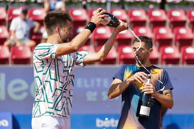 BASTAD, SWEDEN 20250720 Sander Arends, Netherlands, left, and Guido Andreozzi, Argentina, right, celebrate winning the mens doubles final on Sunday against Adam Pavlasek, Czech Republic, and Jan Zielinski, Poland, during the Nordea Open tennis tournament in Bastad BASTAD SWEDEN x9200x Copyright: xBjörnxLarssonxRosvall TTx NORDEA OPEN 2025 FINAL DUBBEL