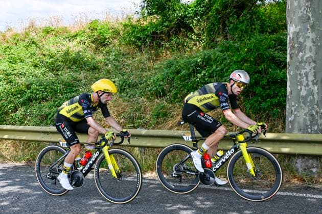Tour de France 2025 Stage 15 CARCASSONNE, FRANCE - JULY 20 : Campenaerts Victor (BEL) of Team Visma - Lease a Bike, Van Aert Wout (BEL) of Team Visma Lease a Bike in action during stage 15 of the 112th edition of Tour de France an UCI World Tour 2.UWT cycling road race stage for Men Elite of 169 km with start in Muret and finish in Carcassonne on July 20, 2025 in Carcassonne, France, 20 07 2025 ( Motordriver Kenny Verfaillie - Carcassonne France  Copyright: xJanxDexMeuleneirx