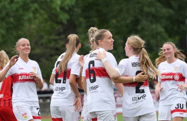 Stuttgart , soccer test match VfB Stuttgart women against FC Heidenheim , cheering VfB , front from left Charlotte Blümer Linette Hofmann