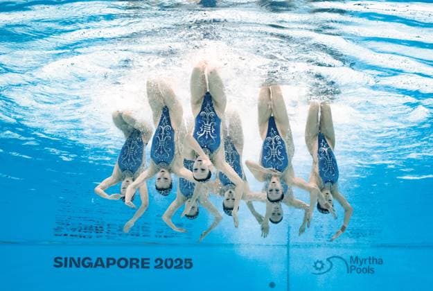Sport Bilder des Tages (250720) -- SINGAPORE, July 20, 2025 -- Team China perform during the team free final of artistic swimming at the World Aquatics Championships in Singapore, July 20, 2025. ) (SP)SINGAPORE-WORLD AQUATICS CHAMPIONSHIPS-ARTISTIC SWIMMING-TEAM FREE XiaxYifang 