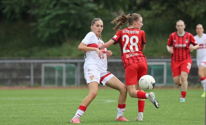 Stuttgart , soccer test match VfB Stuttgart women against FC Heidenheim , from left Emma Babic VfB Ella Blücher HDH