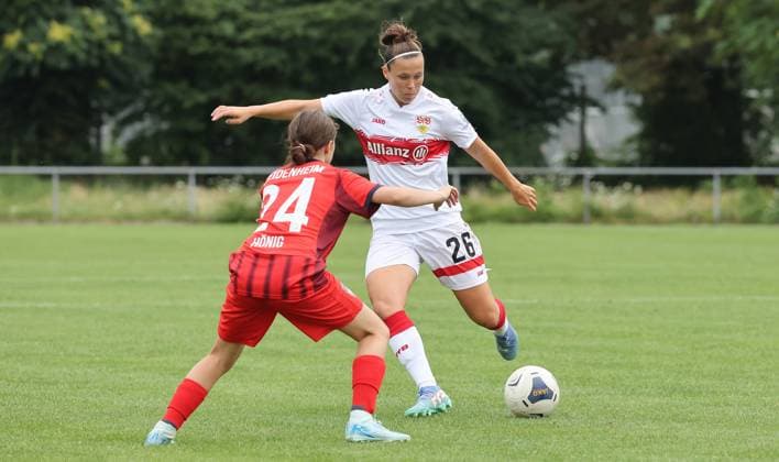 Stuttgart , soccer test match VfB Stuttgart women against FC Heidenheim , from left Lena König HDH Nicole Billa VfB